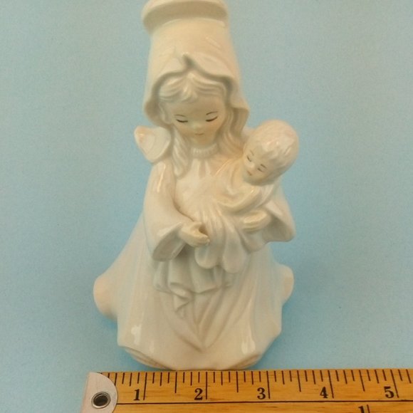 Mary and Baby Jesus Figurine - Picture 12 of 12